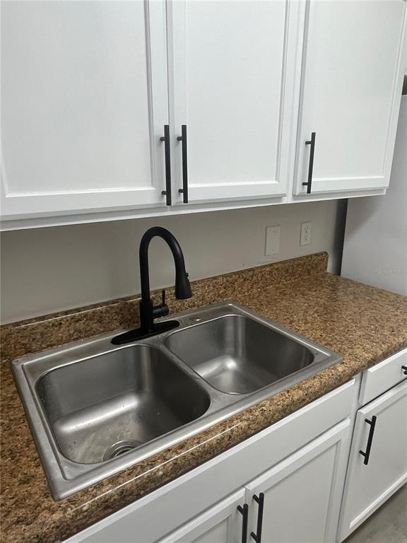 Building Photo - 6104 Curry Ford Rd