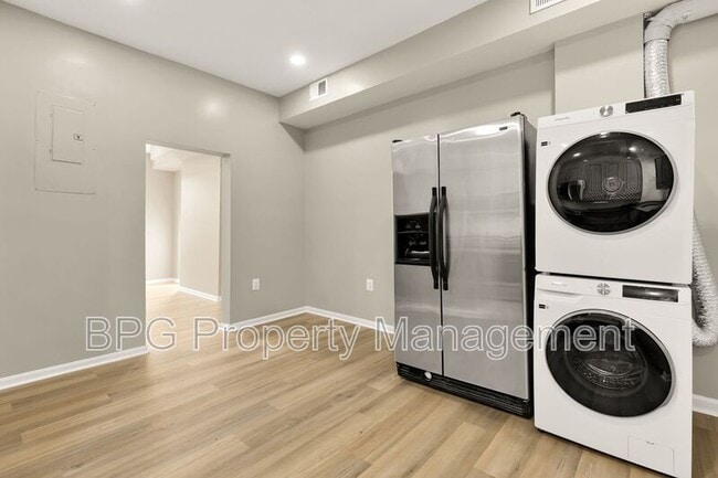 Building Photo - 1033 5th St NE