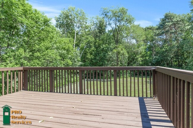 Building Photo - Spacious 4 Bedroom Home **Half Off October...