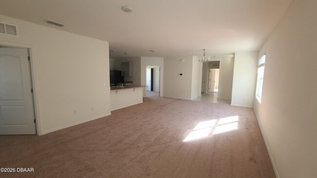 Building Photo - 550 Armoyan Wy