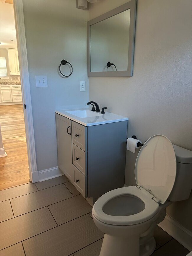 Building Photo - 3 Bedroom with extra Office Space AVAILABL...