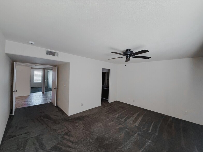 MASTER SUITE - 1603 Augusta Plz