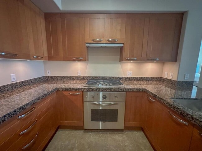 Building Photo - 5068 Scholarship