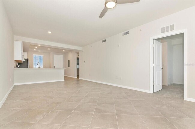 Building Photo - 12320 Wellen Golf St