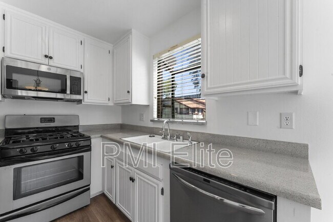 Building Photo - 18182 W Sundowner Way