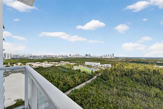 Building Photo - 15051 Royal Oaks Ln