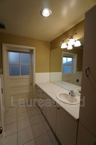 Building Photo - 1155 Eudora St