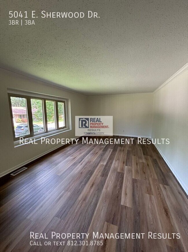 Building Photo - 5041 E Sherwood Dr