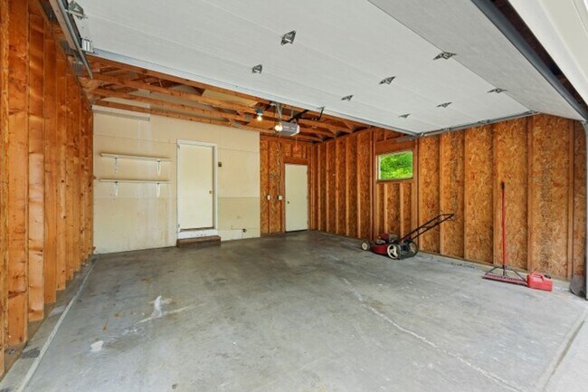 Building Photo - 612-614 Meadow View Rd