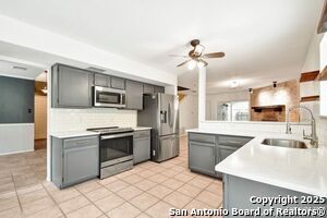 Building Photo - 14207 Rowe Dr