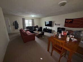 Building Photo - Spacious 4BR Townhome in Pheasant Run – Minutes to Virginia Tech