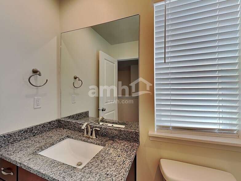 Building Photo - 2349 Frontier St