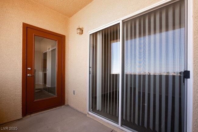 Building Photo - 1050 E Cactus Ave