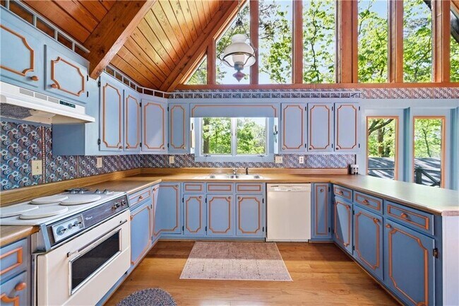 Building Photo - 114 Cherokee Dr S