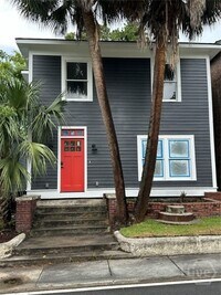 Building Photo - 724 W Victory Dr
