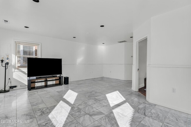 Building Photo - 56 Highland Ave