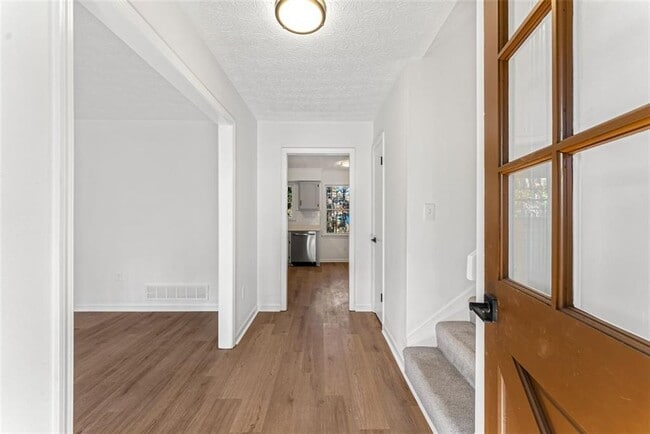 Building Photo - 444 Wellington Way