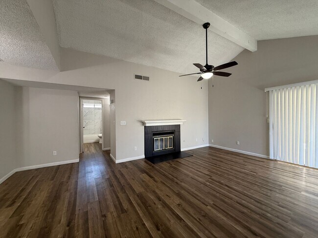 Building Photo - Must see! 2-bedroom, 2-bathroom single-sto...