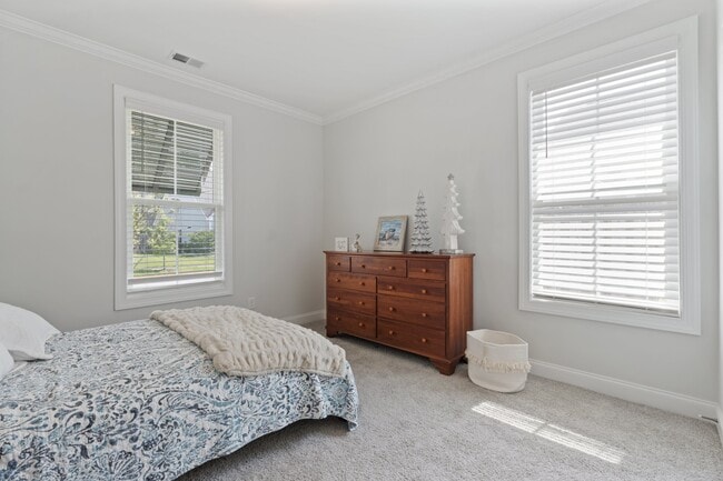 Building Photo - 5166 Cloverland Way