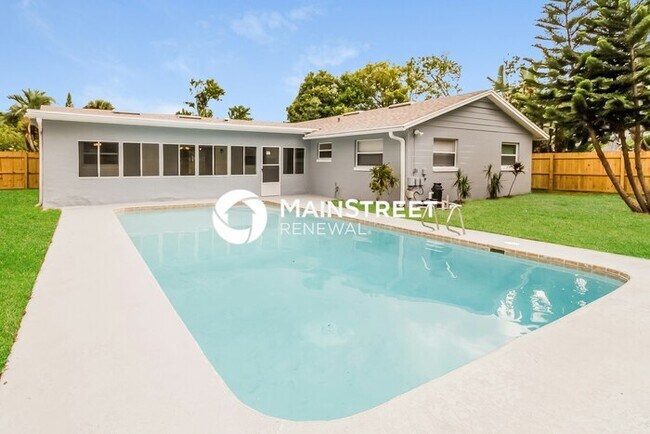 Building Photo - 4 Bedroom Pet-Friendly Home in FERN PARK, FL with Main Street Renewal