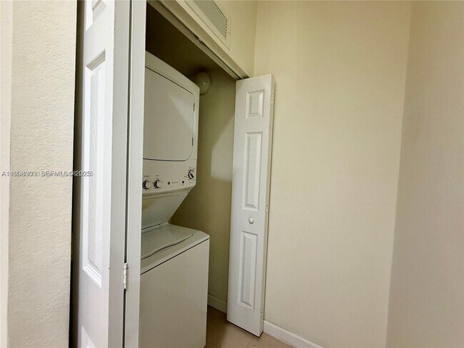 Building Photo - 3472 SE 3rd St