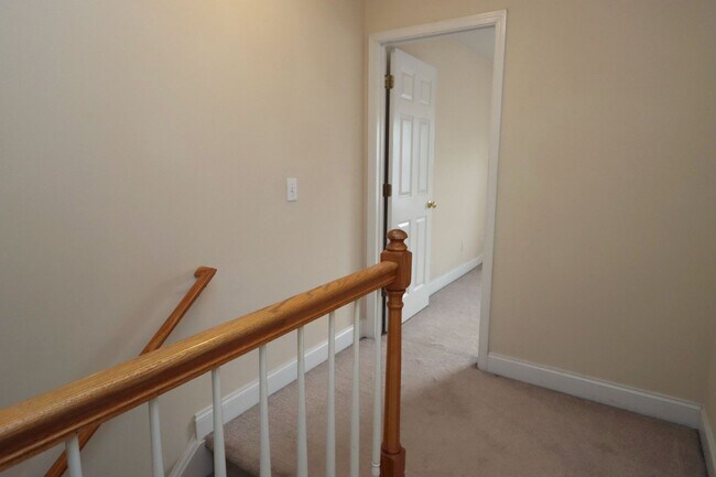 Building Photo - 223 Forest Green Dr