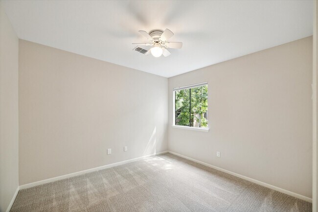 Building Photo - 31 Fire Flicker Pl