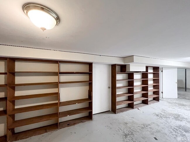 Building Photo - 2519 E 7th St