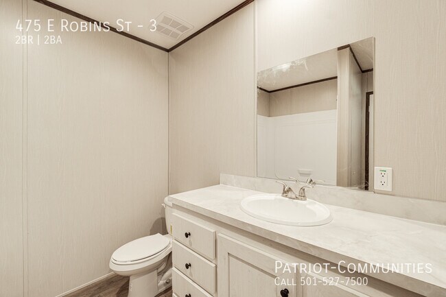 Building Photo - 475 E Robins St