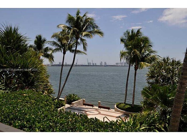 Building Photo - 520 Brickell Key Dr