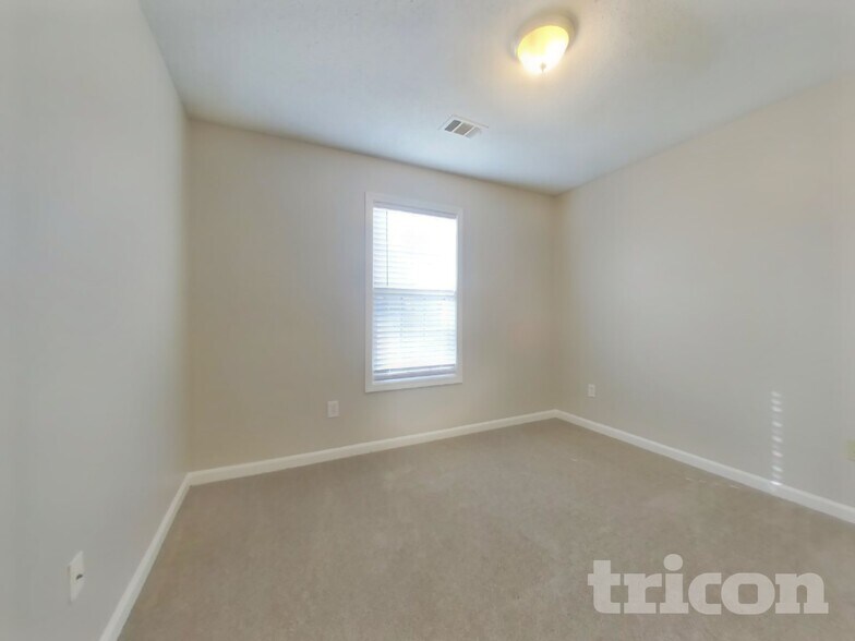 Building Photo - 62 Edith Ln