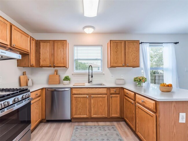 Building Photo - 221 Carriage Way