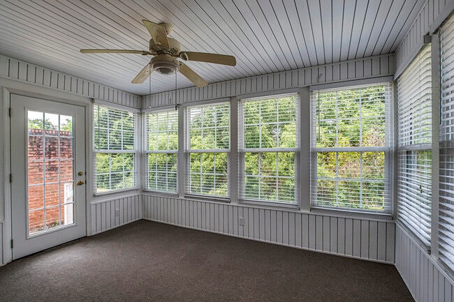 Building Photo - 540 Battlecreek Way