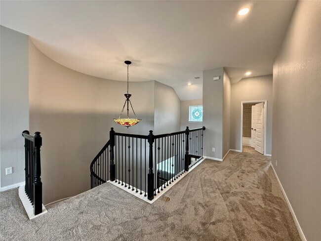 Building Photo - 3707 Parkcrest Ct