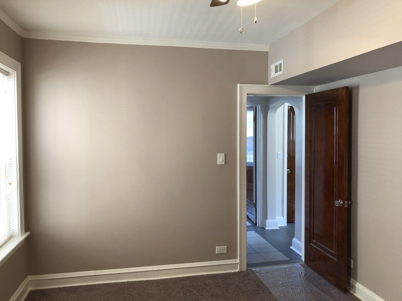 Building Photo - 6441 N Francisco Ave