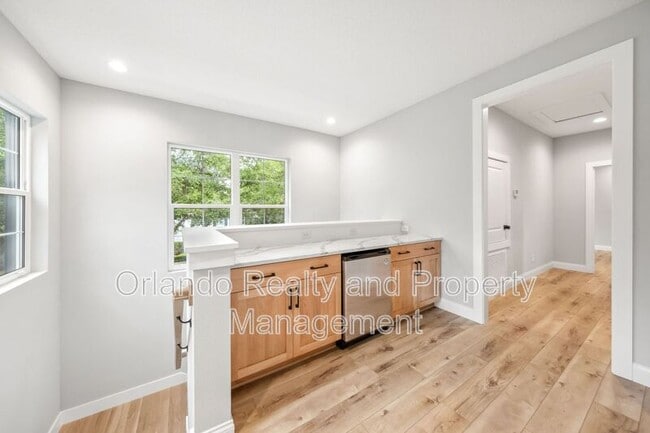 Building Photo - 444 Delaney Park Dr