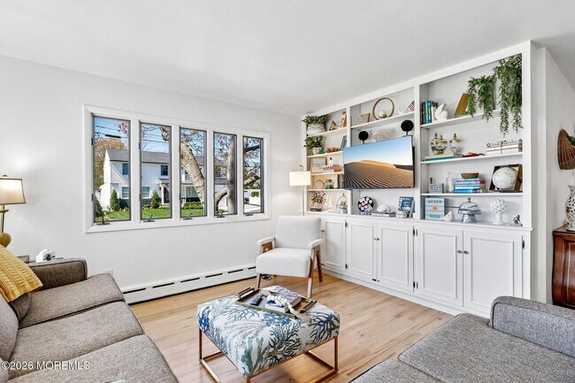 Building Photo - 1850 Fernwood Rd