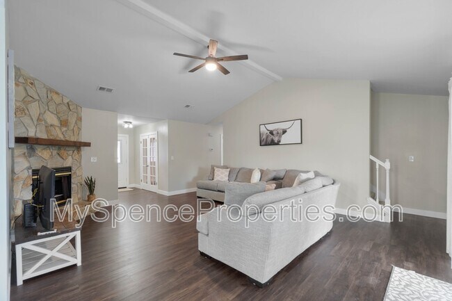 Building Photo - 102 Hollow Cove