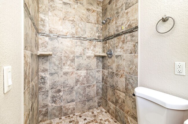 Building Photo - Completely Remodeled 3 Bed 2 Bath 1 Car Ga...