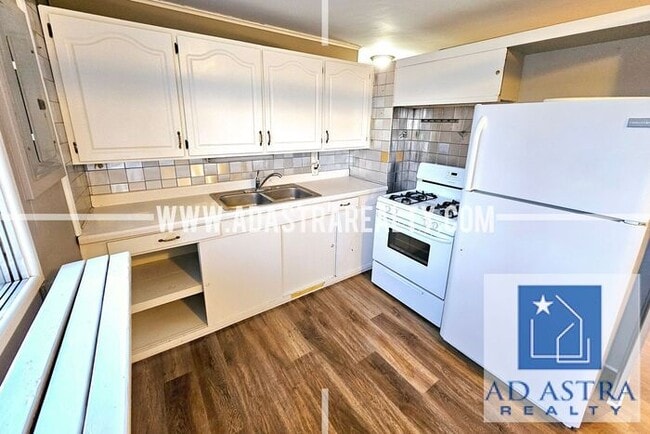 Building Photo - 3 Bedroom 1 Bathroom Home in Gladstone-Ava...