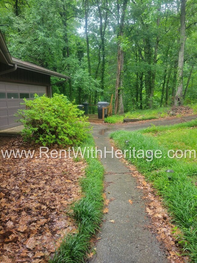 Building Photo - Charming Cabin Style Home on 1.3 Acres / Finished Basement / Great Location
