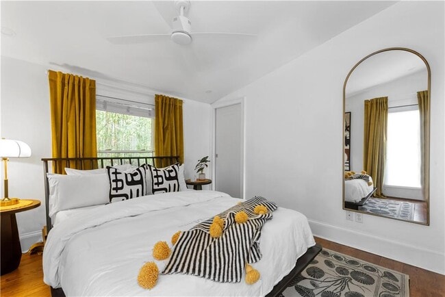 Building Photo - 720 Mollie St SE