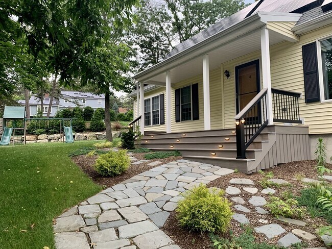 Building Photo - 22 Amberwood Dr