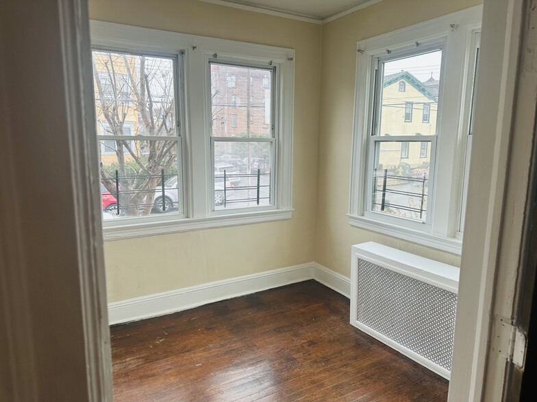 Bedroom 1 - 115 W Sidney Ave