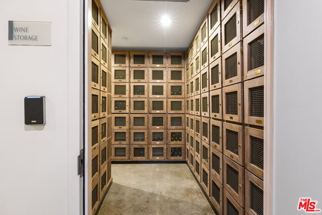 Building Photo - 13650 Marina Pointe Dr