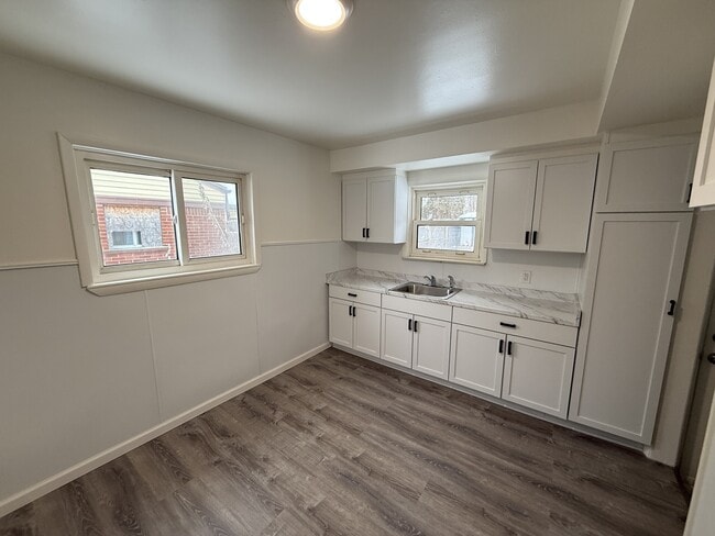 Building Photo - 310 W Princeton Ave