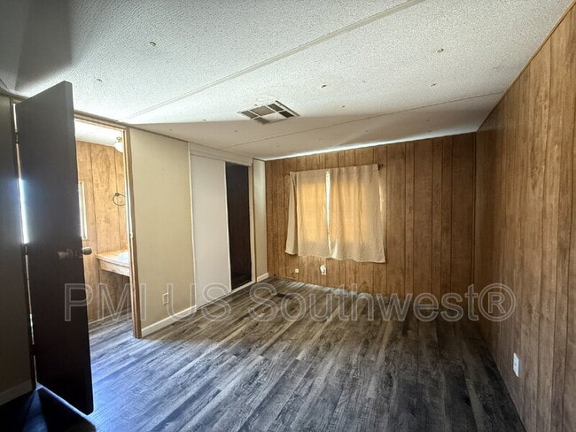 Building Photo - 2111 Santa Cruz Ave