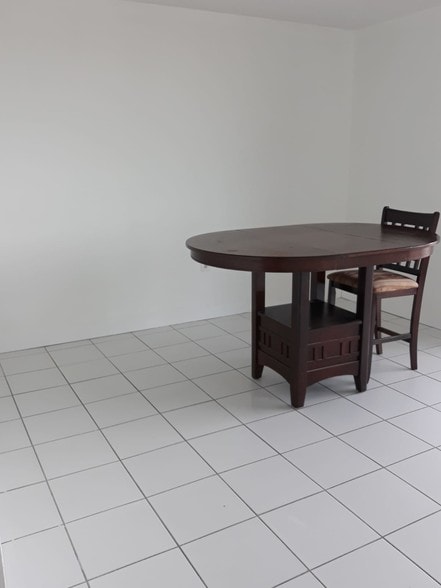 Living room - 16751 NE 9th Ave