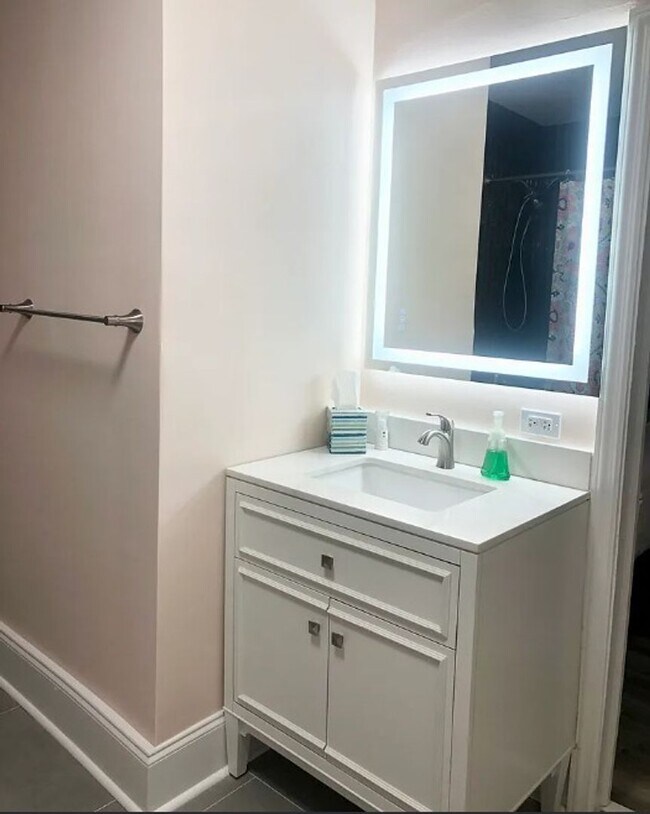 Building Photo - Midtown Retreat