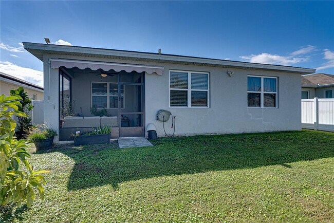 Building Photo - 295 Lake Smart Cir